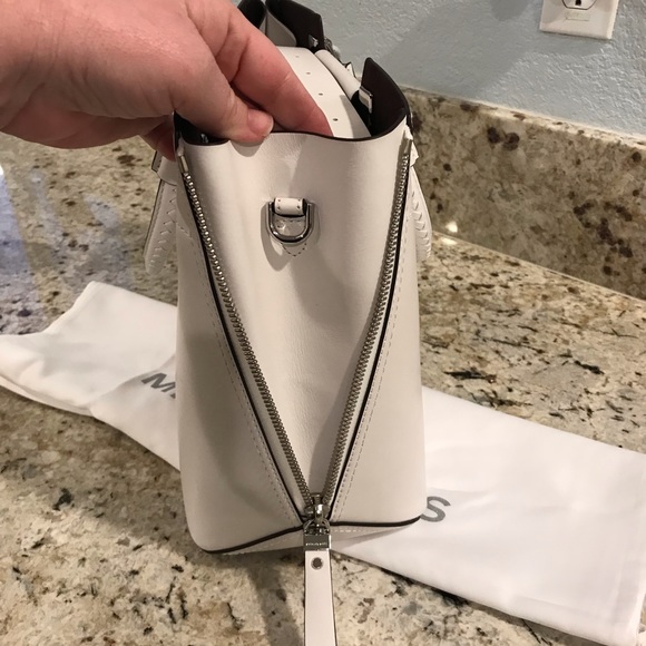 ❌Sold❌Michael Kors large Blakey Smooth Leather Bag - Picture 4 of 8